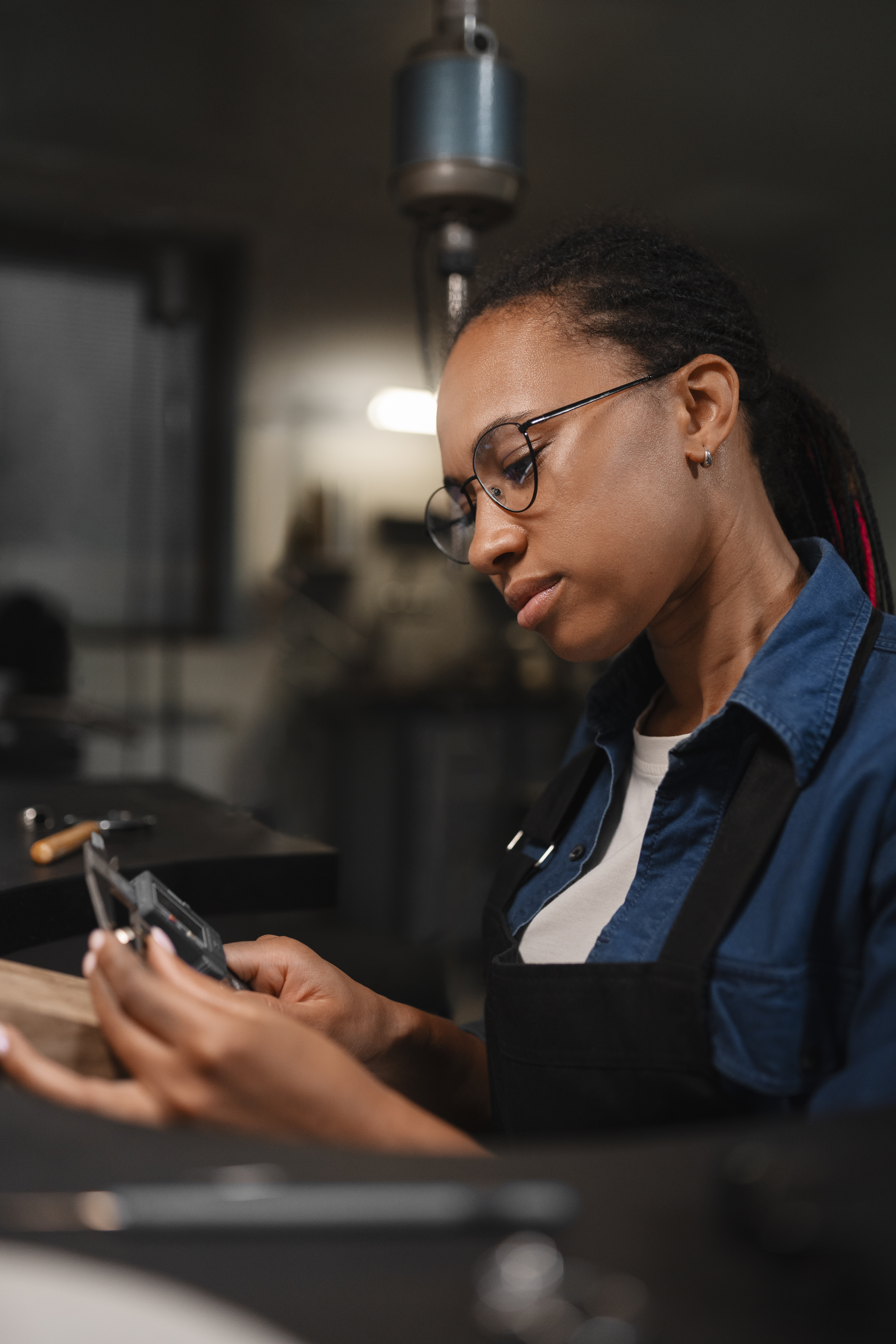 Lavoro: la doppia discriminazione delle donne con background migratorio